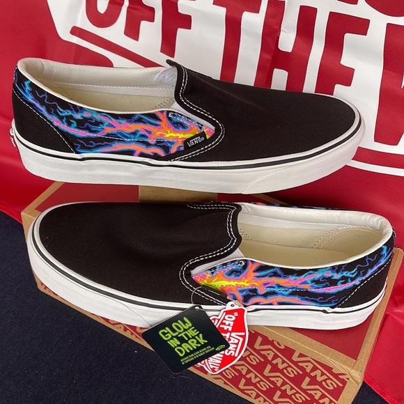 Vans Men’s Classic Slip On Electric Flame Black/True White sneakers - Picture 11 of 16